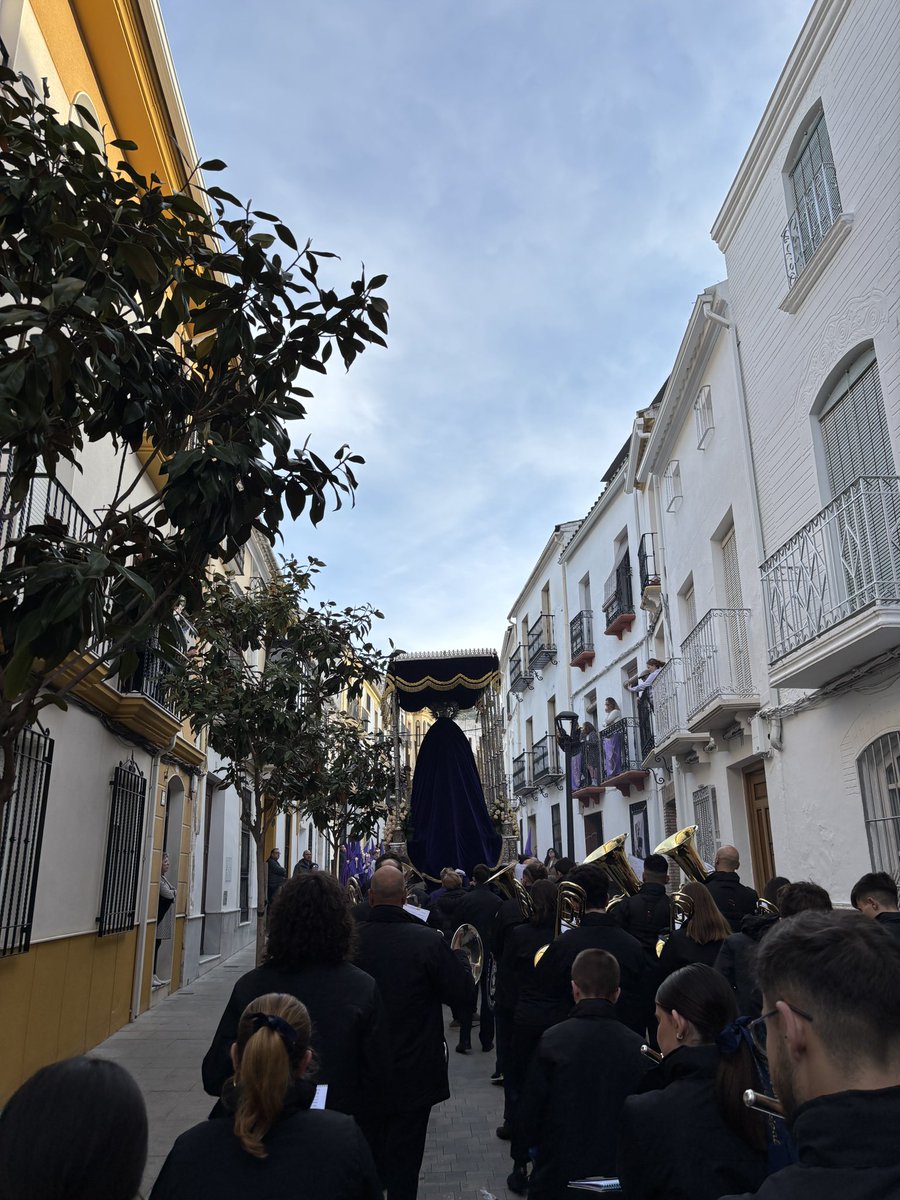 Madrugá ✝️

Suena “Madrugá Macarena” y “En tu Cruz, mi Amargura” en calle Bendición, marcha dedicada a la María Stma. de la Amargura y compuesta por Luis Flores. 

#BMMDoñaMencía #SuenaLaBDM #SSanta25