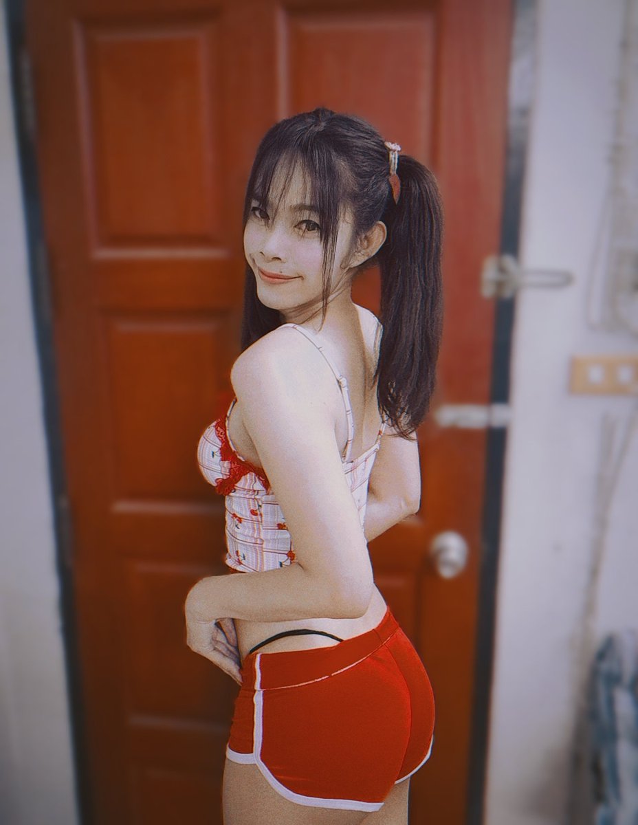 ร้อนๆแบบนี้อยากกินไอติมแท่งจัง แท่งอุ่นๆก็จะกิน  #สาวสองลาดพร้าว #สาวสองนัดเยส #รัชดา #สุทธิสาร #ห้วยขวาง #พระราม9 #ดินแดง #พัฒนาการ #รามคำแหง #มีนบุรี #นวมินทร์ #รามอินทรา #วัชรพล
