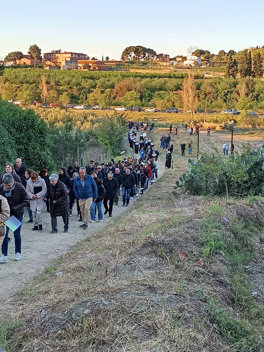 jbarceloprats's tweet image. Viacrucis al Calvari de la Selva del Camp (18/04/2025).