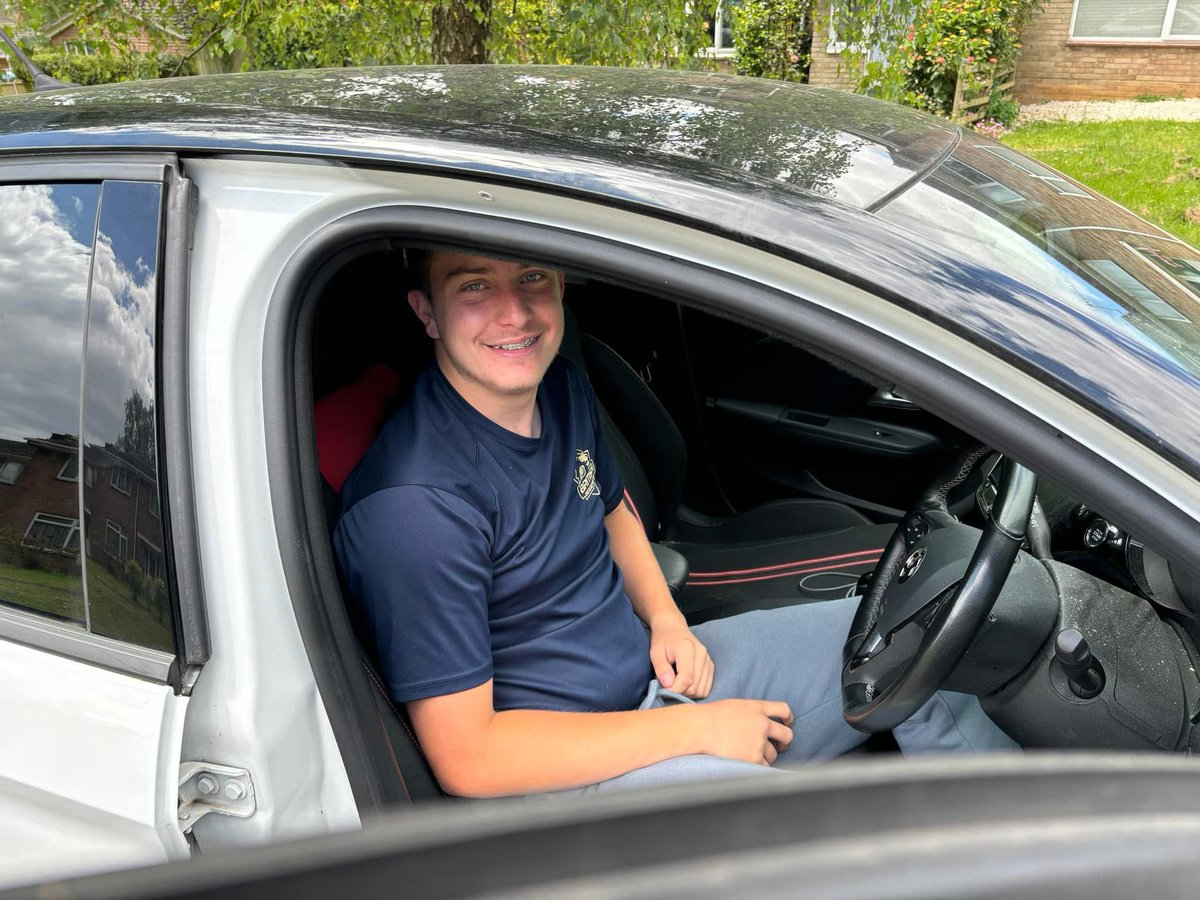 simonpfc's tweet image. Can’t believe I have an 18 year old son! Happy Birthday, @nkirbs85!