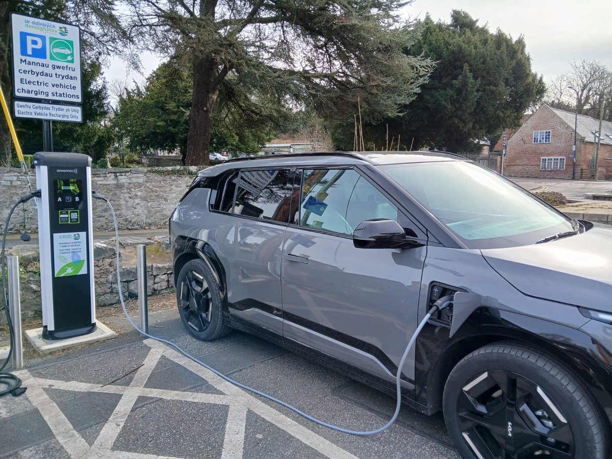 If you have an electric vehicle, charge points are now available to use at Llangollen, Corwen, Ruthin, Denbigh, St Asaph, Prestatyn and Rhyl, providing a network across the county for drivers.
🔌 🚗   👉   bit.ly/3OdziSy