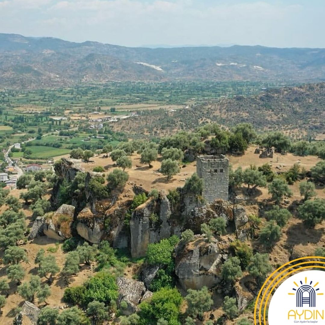 visit_aydin's tweet image. #Karpuzlu ilçesinin batısındaki dağ eteğinde yer alan #Alinda, önemli #Karia kentlerinden biridir.

Karpuzlu’nun evleri arasında Karia tipi lahitler, Alinda nekropolünün şehrin güney eteğinde yoğunlaştığının belgesidir.

📷 IG: cihancans
+++