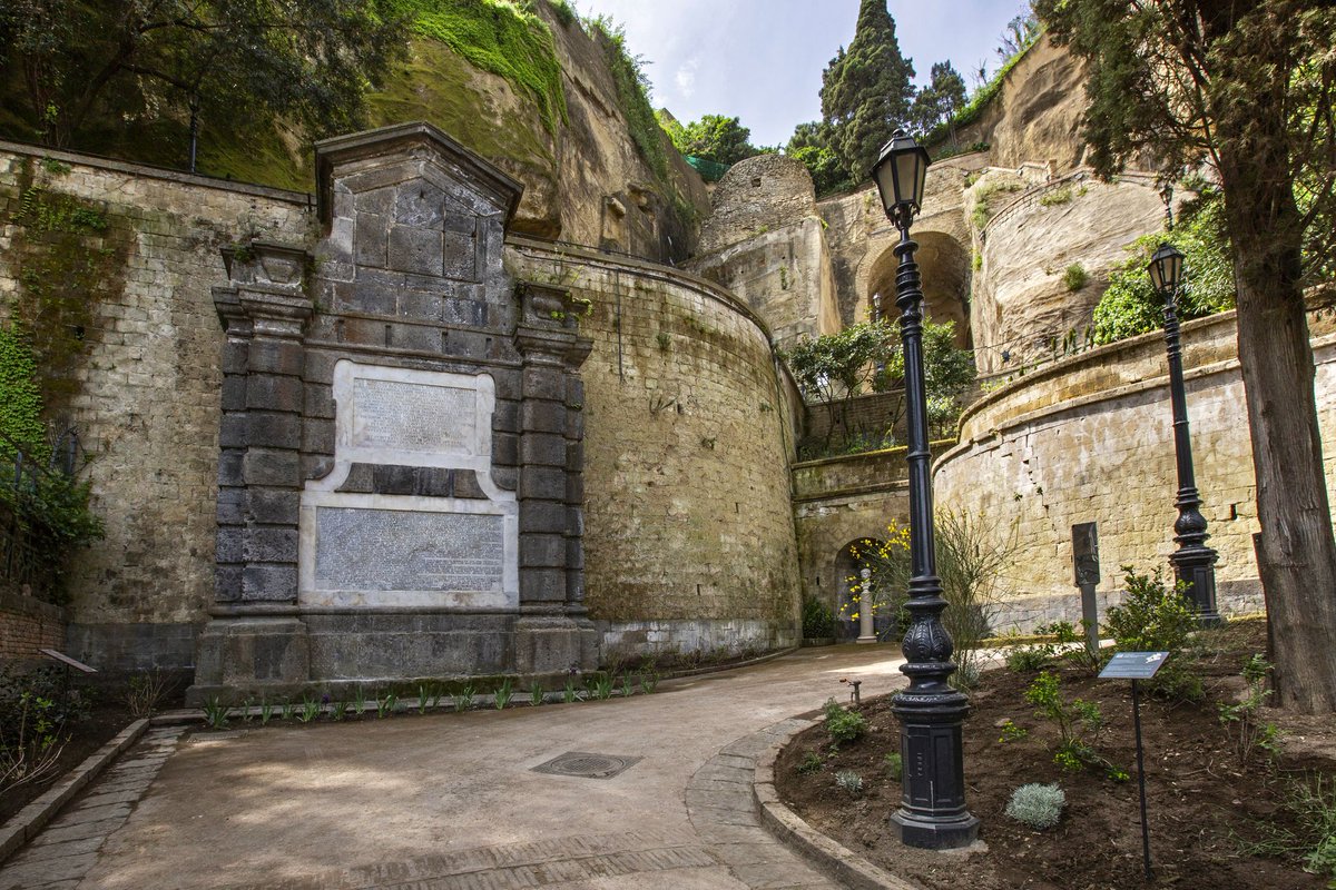 Riapre il Vergiliano, ora Parco delle Tombe di Virgilio e Leopardi, nel servizio della <a href="/TgrRaiCampania/">Tgr Rai Campania</a>  rainews.it/tgr/campania/v….