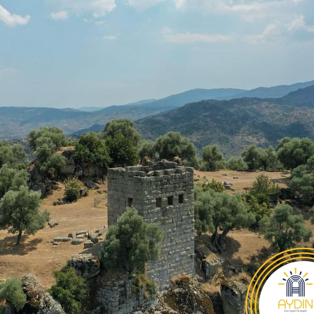 visit_aydin's tweet image. #Karpuzlu ilçesinin batısındaki dağ eteğinde yer alan #Alinda, önemli #Karia kentlerinden biridir.

Karpuzlu’nun evleri arasında Karia tipi lahitler, Alinda nekropolünün şehrin güney eteğinde yoğunlaştığının belgesidir.

📷 IG: cihancans
+++