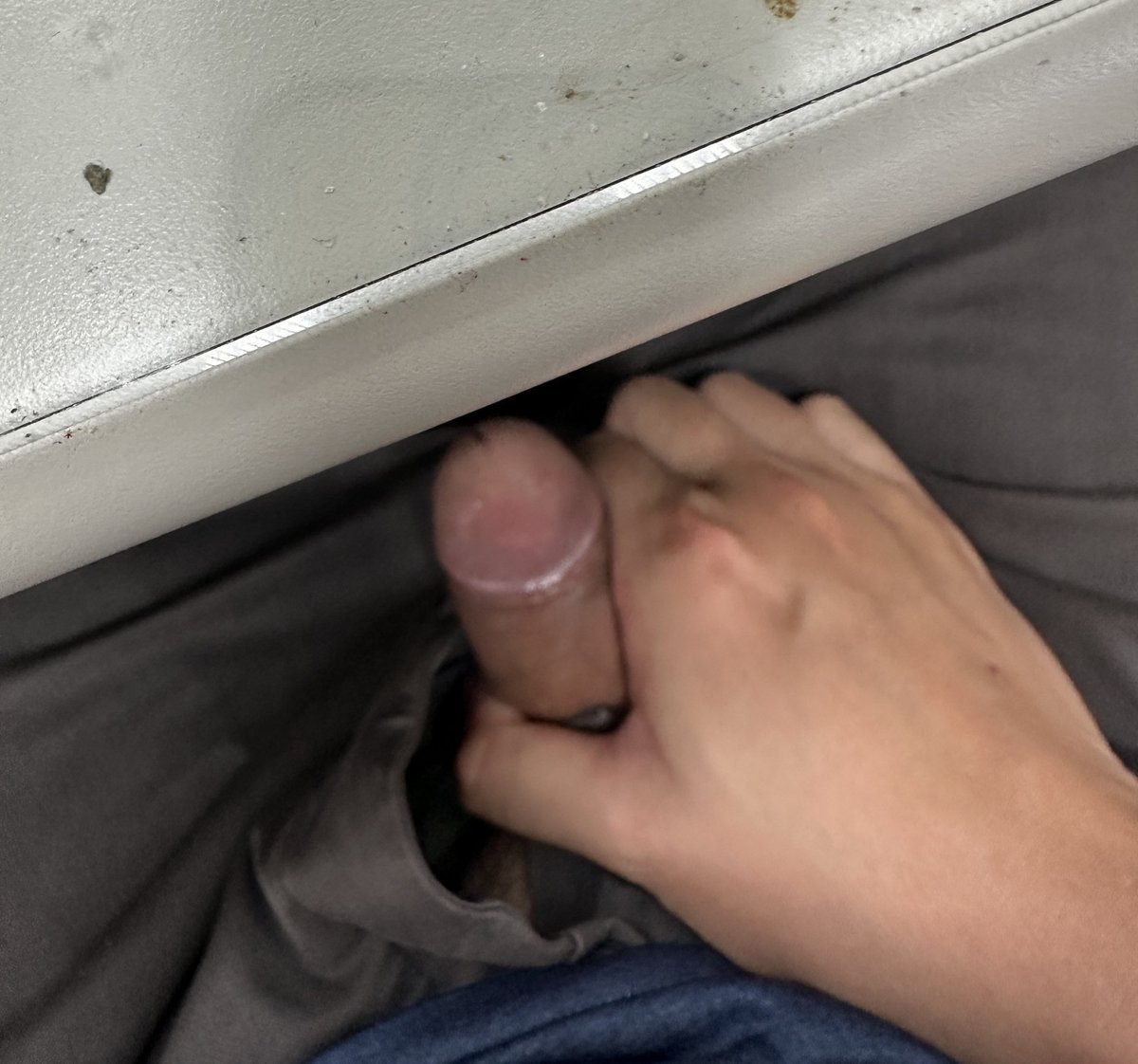derex2025's tweet photo. 上班中一直這樣…
稍微拉出來透透氣
應該不會被同事發現吧 https://t.co/KZEwwd2XRn