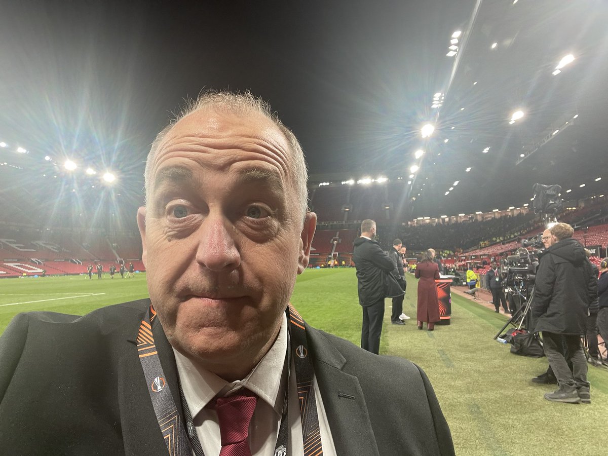 graeme74dj's tweet photo. Enjoyed last night. Worked with UEFA 🎤 and bumped into a former @Everton colleague #ContractDave on my 1st trip to Old Trafford in a while. https://t.co/Vt4jmkBE9A