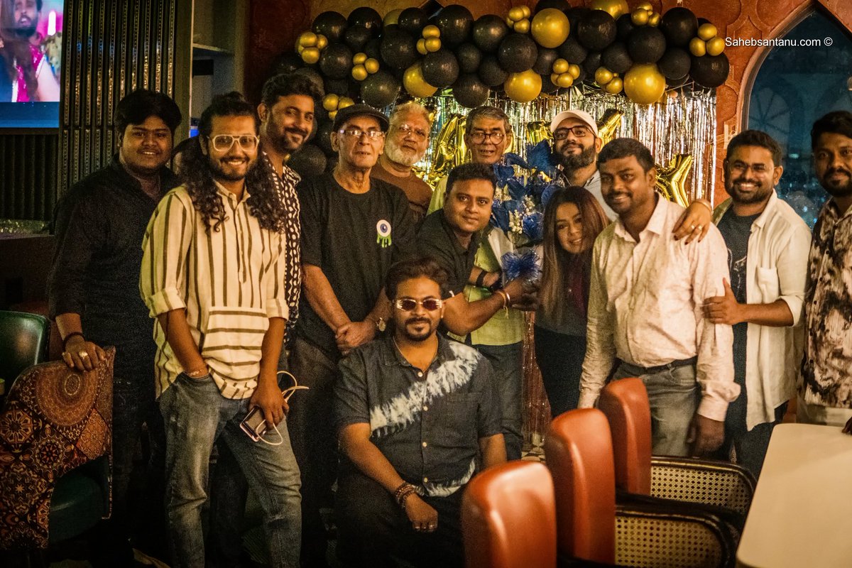 imannmusic's tweet photo. Cake, confetti &amp; chaos — that’s how we celebrated Nilanjan's birthday day.. Thanks to everyone who joined us and added more colors to this party...Enjoy some unfiltered moments until next time 📷😍🥳 
.
.
#bdaycelebration #birthday #birthdayparty #funnymoments #happybirthdaytoyou https://t.co/GKVe84EYXs