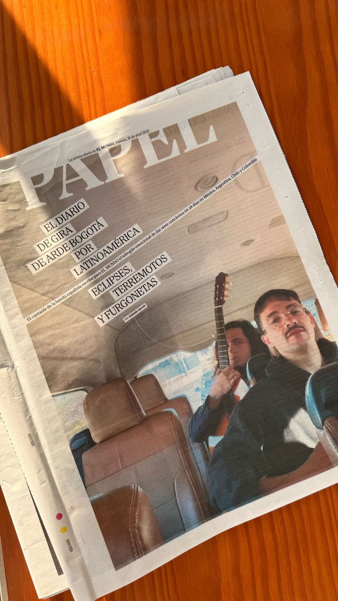 arde_bogota's tweet photo. Hoy la revista Papel del diario El Mundo publica nuestro cuaderno de bitácora de la primera mitad de la gira latinoamericana.

No sé si contamos cosas de más, pero eso dejamos que lo juzguéis vosotros.

También en vuestro kiosco de confianza  ✨

https://t.co/FqsaTRPya7 https://t.co/0XfnFgYtYB