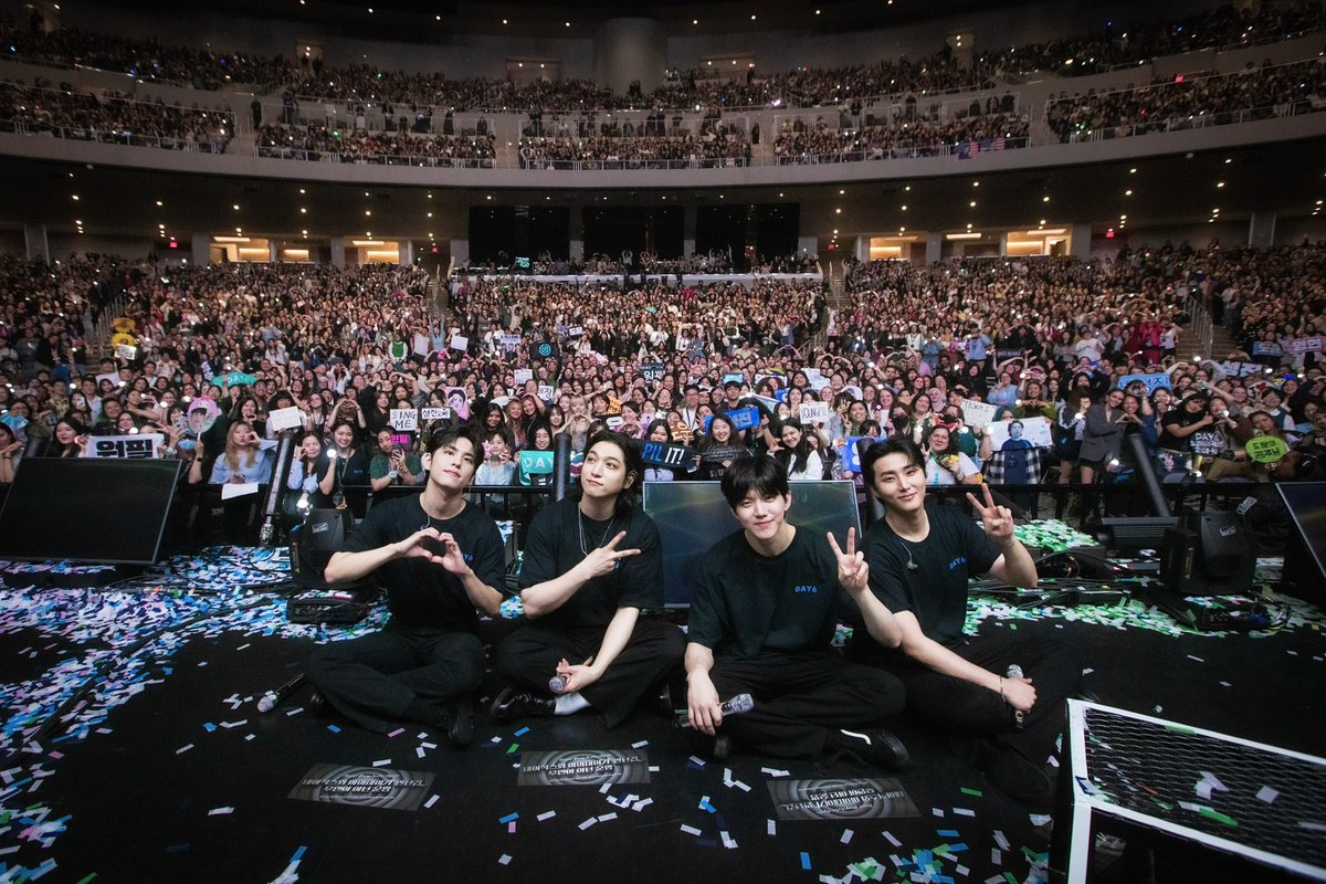 day6official's tweet photo. [ #DAY6_BEHIND ]

3RD WORLD TOUR <FOREVER YOUNG> in 
#LOS_ANGELES

My Day와 채워나가는 무대는~
올타임 행복 포인트임 🌸🥰

=

Every stage we share with My Day~
is our all-time happiness moment 🌸🥰

#DAY6 #데이식스
#DAY6_3RD_WORLDTOUR
#FOREVER_YOUNG
#Band_Aid
#녹아내려요 https://t.co/z9FqakeOyR