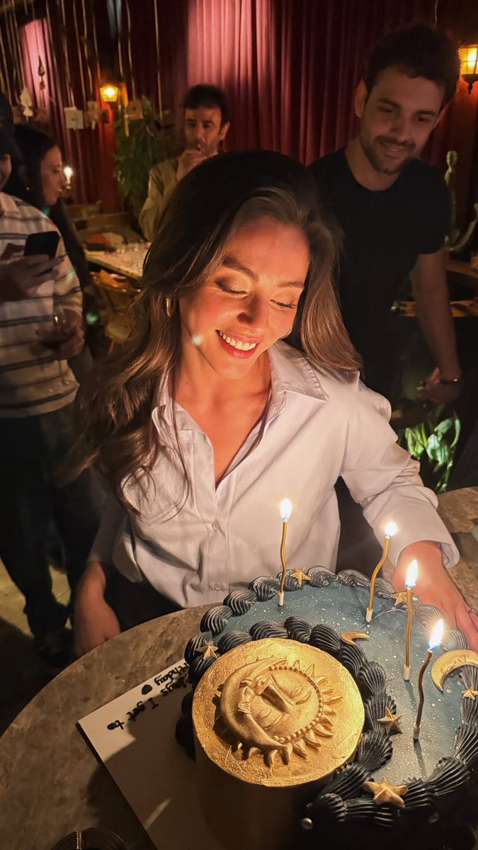 Ata Ayyıldız, sevgilisi #SılaTürkoğlu’nun doğum gününü “Seni sevebileceğim birçok doğum günlerinin ilki” paylaşımıyla kutladı.