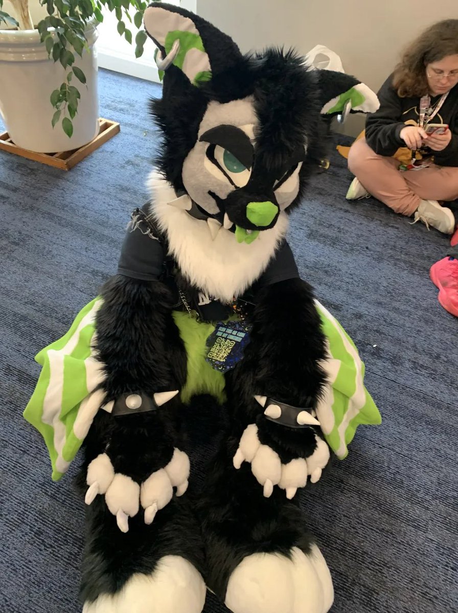 Snickers / Salem 🎃 tweet media