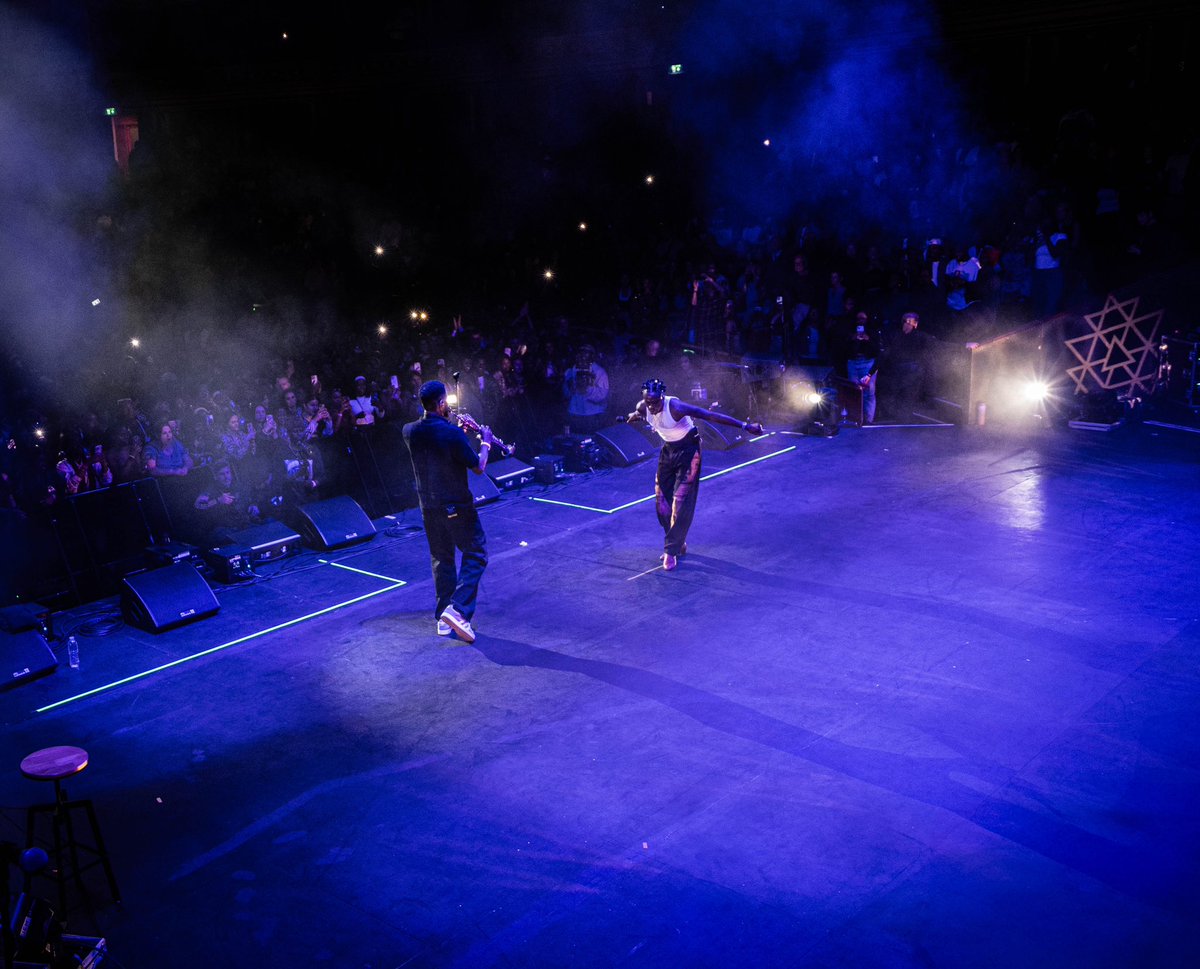 dhannyjazz's tweet photo. Your dreams are definitely valid!!!
We all have unique gifts; the difference is our consistency and passion. Lock in!! 🔐 and make it happen!  #DreamBig #fireboylondon 

Adedamola @fireboydml ati “Daniel Oluwatobiloba Omoyeni” @dhannyjazz ni Royal Albert Hall @RoyalAlbertHall https://t.co/2BFsp8BNfk