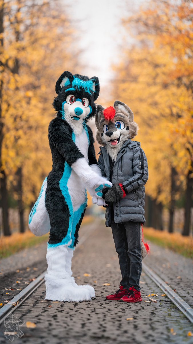 Happy easter Friday with my lovely cutie 🥰

🐶 <a href="/RapidtheHusky/">Rapid</a> 
📸 <a href="/vlaaacek/">VlaceK</a> 

#fursuitfriday #furry #fursuiter #furryfandom #fursuit