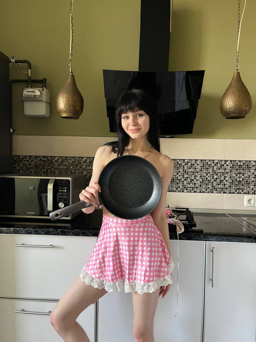 Im tired of being lonely... Anyone down to chat with me?
onlyfans.com/yanova_free/tr…