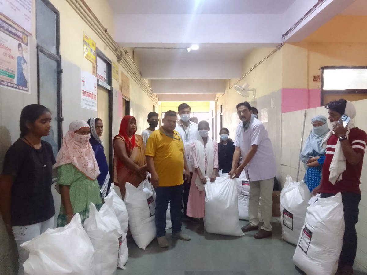 TB Mukt Bharat -VARANASI काशी (@ntepvaranasi) on Twitter photo आज दिनांक 18/04/024 को दिन दयाल उपाध्याय चिकित्सालय में फीडिंग इंडिया द्वारा प्राप्त पोषण पोटली वितरित किया गया जिसमें डॉ एस.के.सिंह,राहुल सिंह राजपूत एवं वैभव श्रीवास्तव उपस्थित रहे <a href="/Drpiyushrai77/">Dr Piyush Rai</a> <a href="/CMO_VARANASI/">CMO VARANASI</a> <a href="/ntep_UP/">TB Mukt Bharat- Uttar Pradesh</a> <a href="/FeedingIndia/">Feeding India</a> <a href="/NTEPLUCKNOW1/">TB-MUKT-BHARAT:-LUCKNOW (UP)</a> <a href="/ddgtb2017/">DDG - TB | #TBMuktBharat</a> <a href="/TbDivision/">Central TB Division | #TBMuktBharat</a> आज दिनांक 18/04/024 को दिन दयाल उपाध्याय चिकित्सालय में फीडिंग इंडिया द्वारा प्राप्त पोषण पोटली वितरित किया गया जिसमें डॉ एस.के.सिंह,राहुल सिंह राजपूत एवं वैभव श्रीवास्तव उपस्थित रहे <a href="/Drpiyushrai77/">Dr Piyush Rai</a> <a href="/CMO_VARANASI/">CMO VARANASI</a> <a href="/ntep_UP/">TB Mukt Bharat- Uttar Pradesh</a> <a href="/FeedingIndia/">Feeding India</a> <a href="/NTEPLUCKNOW1/">TB-MUKT-BHARAT:-LUCKNOW (UP)</a> <a href="/ddgtb2017/">DDG - TB | #TBMuktBharat</a> <a href="/TbDivision/">Central TB Division | #TBMuktBharat</a>