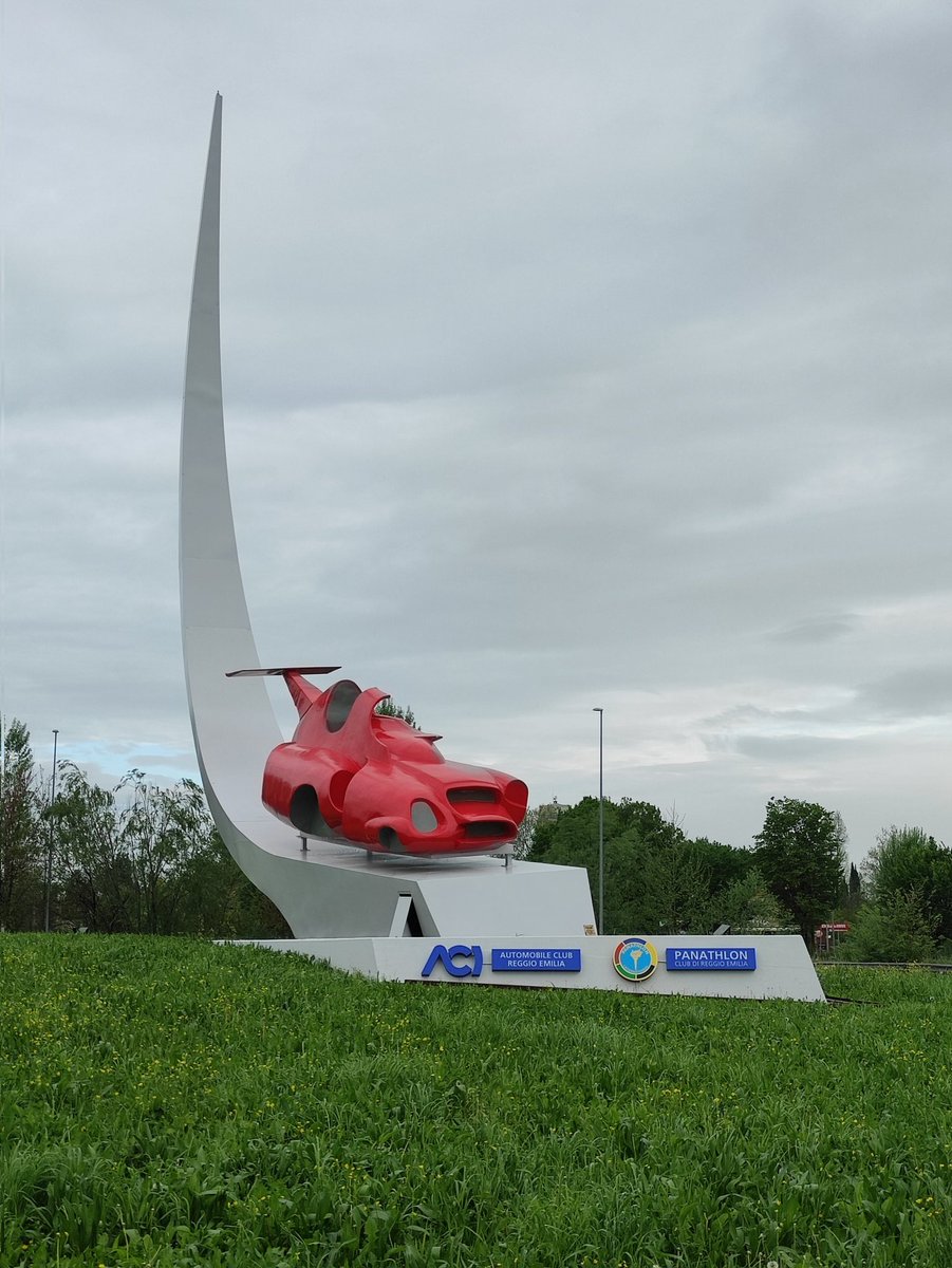 RE2000FALCO's tweet photo. Ecco a voi la scultura "EVOLUZIONE" di Franco Reggiani in tutto il suo splendore. Complimenti a chi eseguito il restauro! https://t.co/faRrkGBsiN