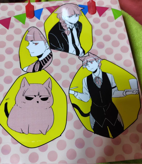 そういや熊本のイベントで無料配布する紙袋、届いてたけど印刷きれいだし丈夫だった!うまかっちゃん4つとペットボトル入れても全然大丈夫 