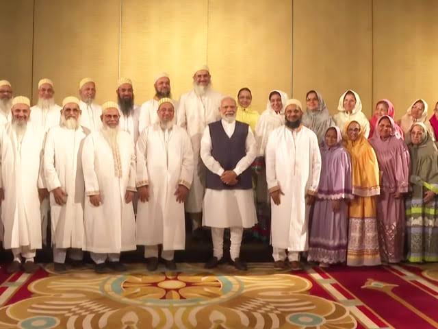 FarhaanEngineer's tweet photo. कर ली बैअत वक़्त के यज़ी से,
फ़िर कहेंगे या हुसैन हम न थे।

अज़ल से रहा हे इनका यही तरिक, 
ऐसी ही महफि�� में होते रहे हे ये शरिक,
यह अपनी ख़बासत से न बाज़ आए है न आयेंगे,
यह अपने कार बद पर न पछताएं थे न पछताएंगे।
Copy
#WAQFAmendmentbill2025 https://t.co/2DTeFB6Zid