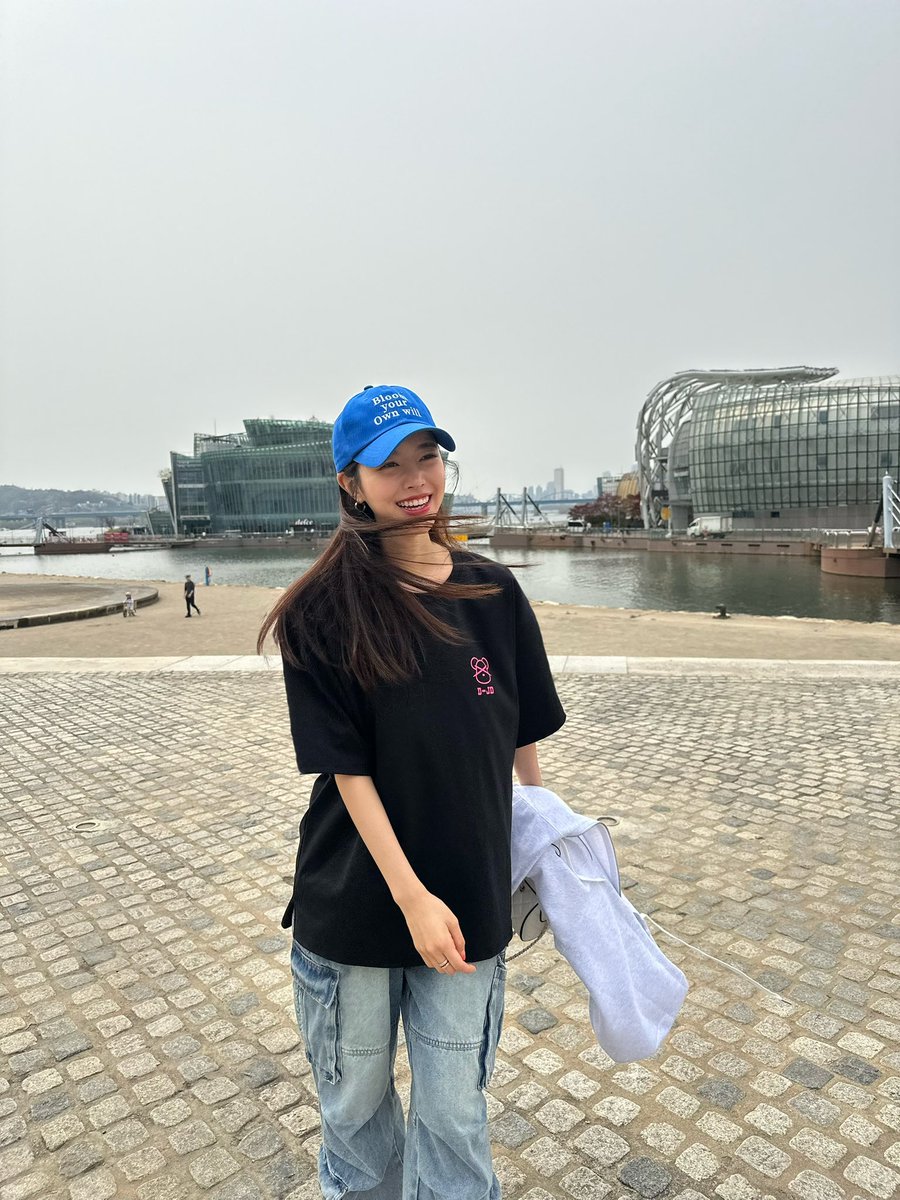 Jinseyeon's tweet photo. 오랜마아아아아안🌱 https://t.co/CpV1Iy4a6q