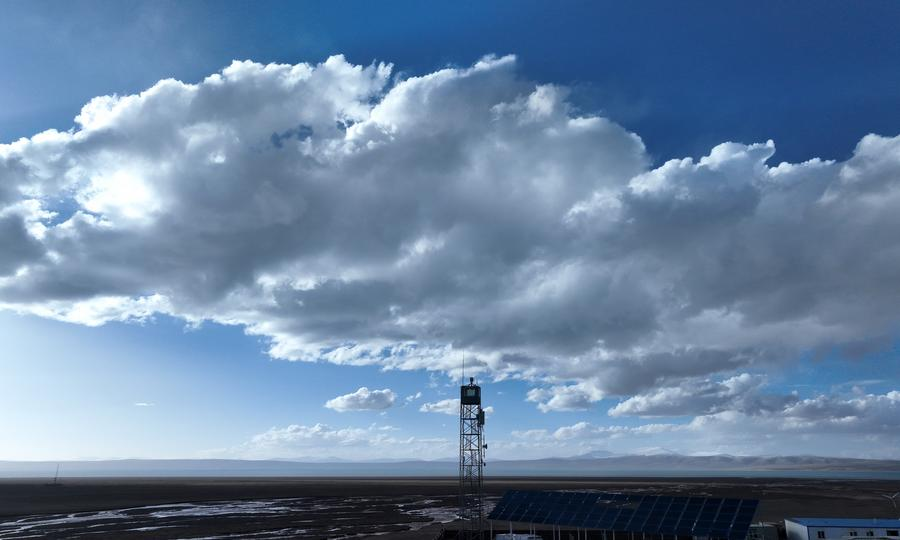 FinanceWorld8's tweet photo. The number of 5G base stations in China has topped over 4.39 million by the end of March, with the user penetration rate reaching 75.9%. China's digital sector has achieved a year-on-year revenue growth of 8.2% in the first two months of 2025. #China #5G #digital https://t.co/pSWP6HWLUY