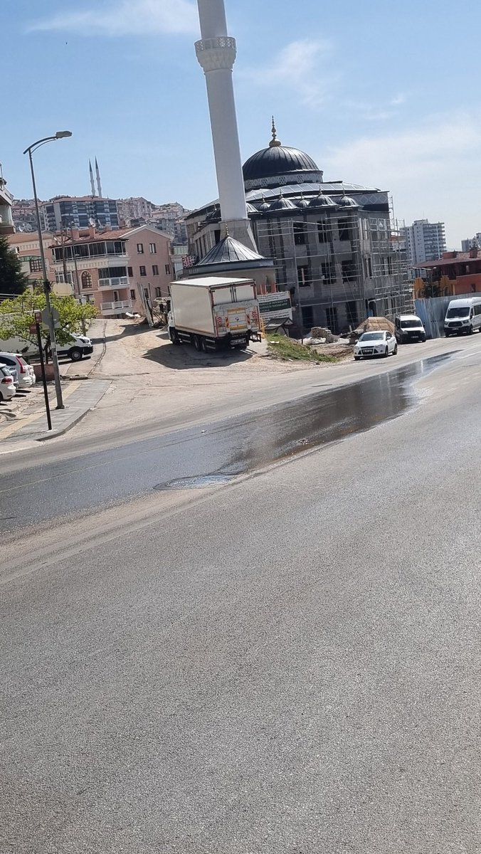 ibrahimtemiz06's tweet photo. @mansuryavas06 @askiankara  Sayın başkanım burayı 5 gündür arıyoz ilgilenen hiç kimse yok ne gelen var ne giden Askici arkadaşlar görevmi bıraktı bu Mehtap caddesine neşteri vursak mı artık gecekondulardan kalma buzler var oda kaldırmıyor. https://t.co/7FSC5IvM3r