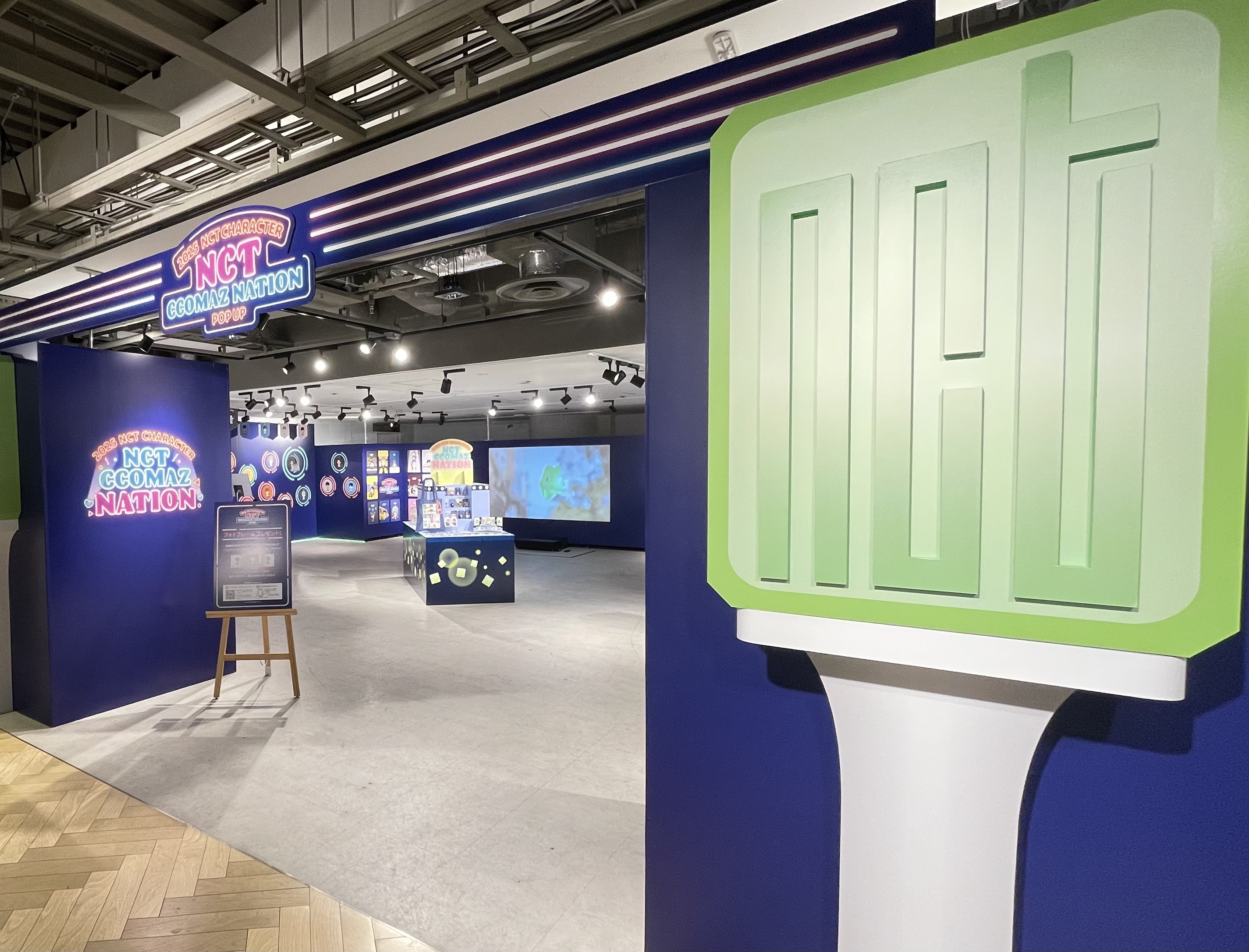 4カットフォト+ステッカーセット | SMTOWN OFFICIAL ONLINE STORE
