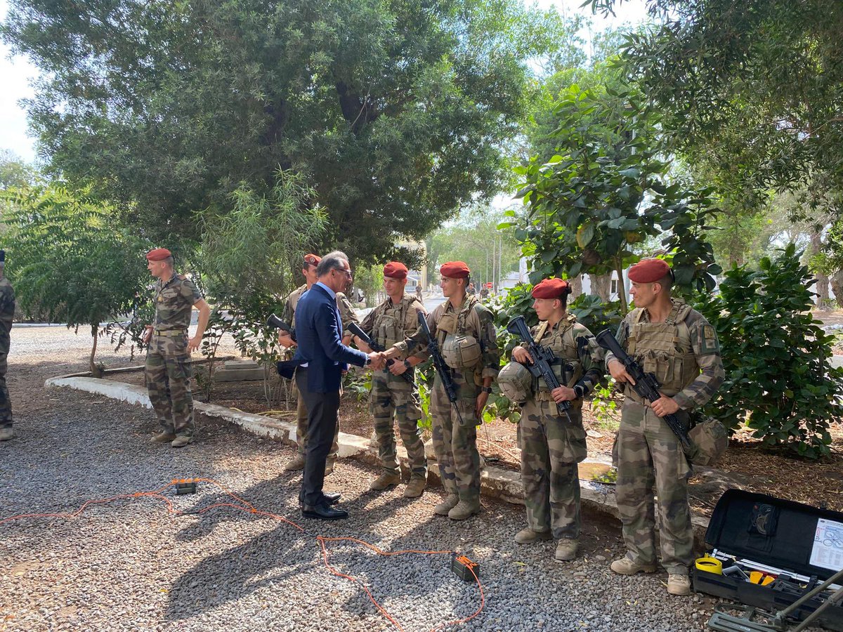 ALehenanff's tweet photo. Merci aux autorités djiboutiennes pour leur accueil et les riches échanges durant ces 4 jours de mission pour la @AN_Defense 

Heureux d’avoir partagé ce deplct auprès de madame l’ambassadrice de 🇫🇷 et de toutes les forces françaises @FFDJ_Officiel 

#TCMD https://t.co/V8diEl4zSN