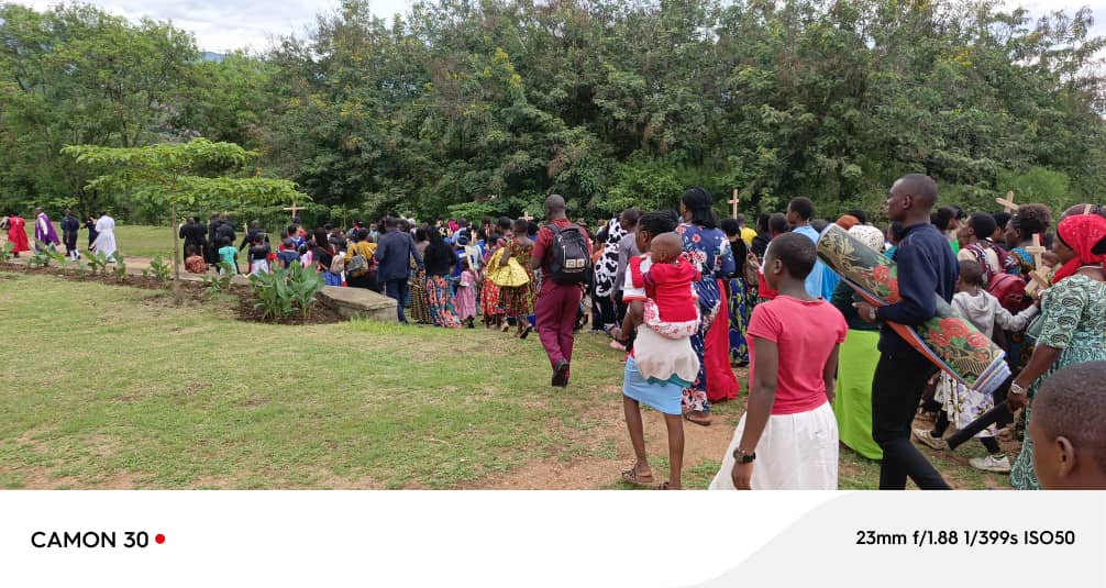 SrdSouth's tweet image. The Journey to Calvary: 
St. Paul&apos;s Cathedral imitate Jesus Christ&apos;s journey to Calvary with Bishop Nason Baluku (in Red) leading the Team. 
@bkyosia @BishopsVoice @WADiocese @MuhaburaDiocese @diocese_kampala
