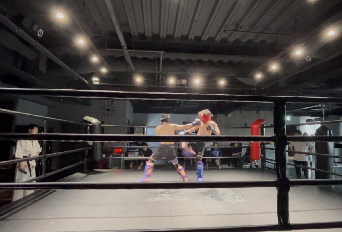 第1回サークル対抗戦を無事に終えることができました！🥊✨

慶應HSBと早稲田大道塾によるボクシング・キックボクシングの熱戦が繰り広げられ、多くの方にご来場いただきました！

試合結果は、慶應HSB 2勝1敗2分で勝利となりました！
ありがとうございました🔥

#早慶戦 #春から慶應 #春からsfc