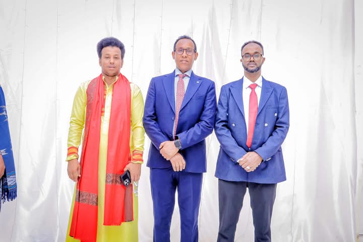 faarah_jiinje's tweet photo. KHaatumo+Maakhir( #Graet #SSC #Stase), Shaqo fiican baa socta.
Gacal Kala Maqnaa Iyo Geeluba Waysu Ololaa.
@said_khayr Salaan sare Suldaan. https://t.co/z42g3bPduV