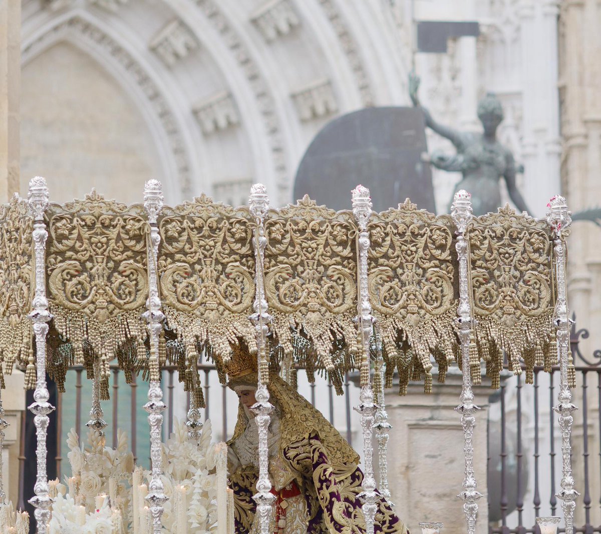 pasionensevilla's tweet photo. 🟣 Mañana del Viernes Santo en Triana
📷 @ManuFerGomezFot
#SSantaSevilla25 #SSantaABC
https://t.co/QHxsrHoGRS https://t.co/Hx7ZYCU8wN