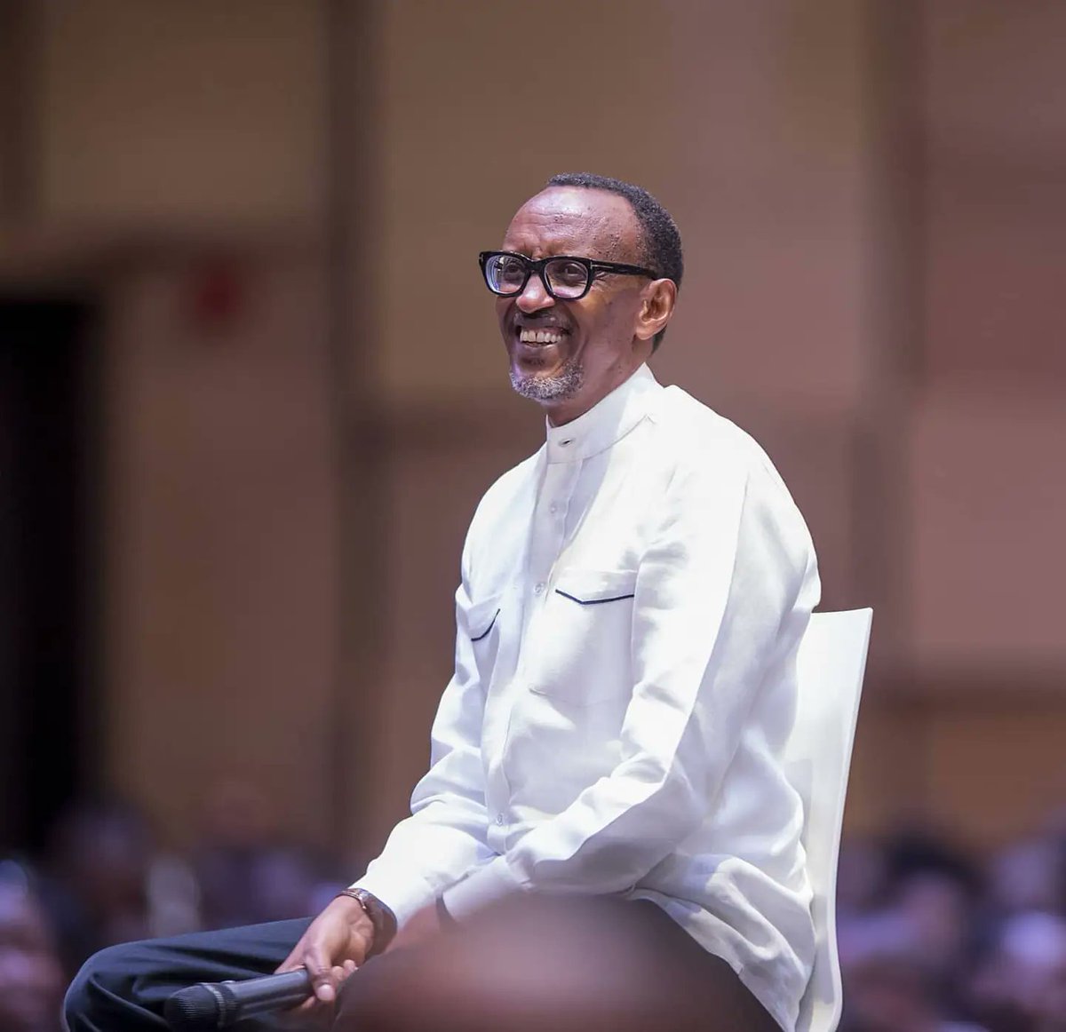 Quote this post with PK's picture smiling.
#KagameSmiles 💕🇷🇼