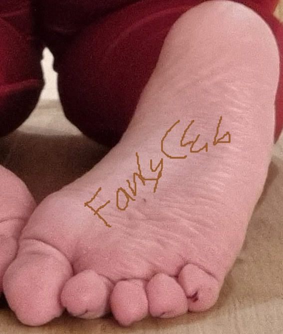 Viele Fußbilder in den verschiedensten Posten unzensiert und vollständig gibts auf Fanly.Club. Und das nicht nur am #Fußfetischfreitag ;)

#feet #sole #fuß #sohle #fußbild