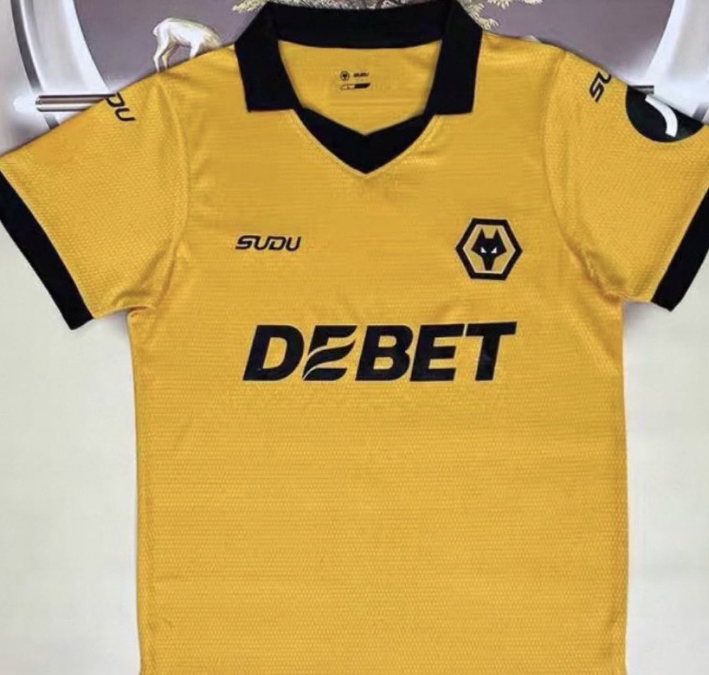 MolineuxPack's tweet photo. ๐จWolves 25/26 home kit has been leaked online๐
Not confirmed yet โ could be a concept kit but itโs been making the rounds!
Gotta sayโฆ I actually quite like the collar๐ฅ
But what are you all thinking if this was our kit? Let me know below!
๐ โซ๐บ
#WWFC #Wolves #KitLeak https://t.co/83sXtLtReP