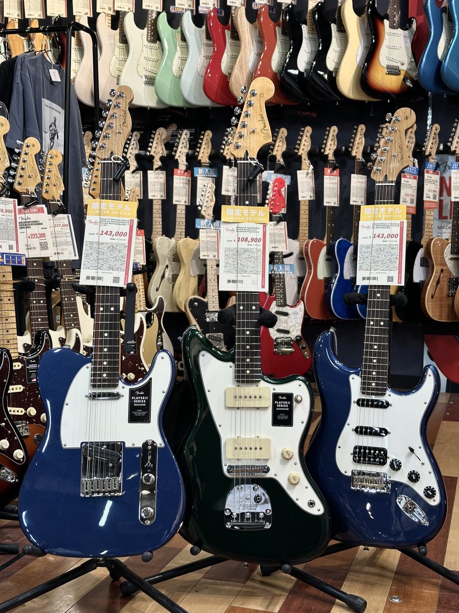 1484ikebukuro's tweet photo. 【#Fender #PlayerII #限定モデル】
Moonlight DriveカラーのテレキャスターHS(ダンカンHot Rail Hum)とストラトHSS(ダンカンJB)、British Racing Greenカラーのジャズマスター等
限定カラーやスペシャル仕様のモデルが続々と入荷しております!
是非この機会をお見逃し無く!
https://t.co/MXWAw4cWKQ https://t.co/AYcGRRlcp8