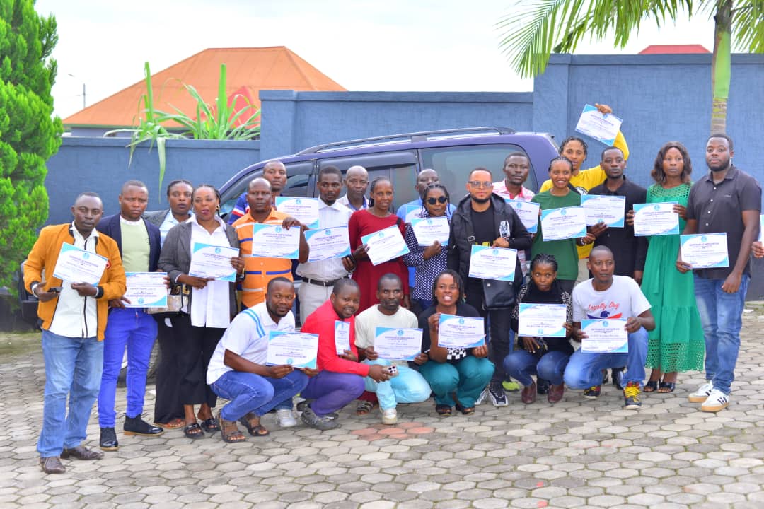 Breveté en psychothérapie ! Ce vendredi, clôture d’une formation de 3 jours (15-17 avril) sur la prise en charge psycho-sociale des facilitateurs. 35 participants (21 Rutshuru, 10 Goma, 5 Rwanda). Organisée par ARBI, facilitée par Dr Amos du Kenya.