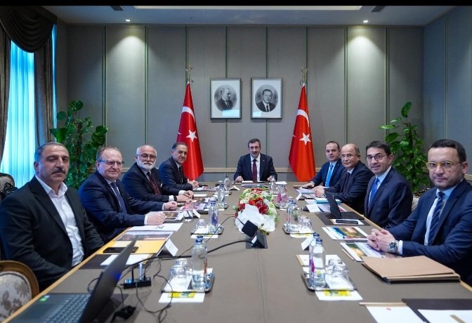 bingol_c's tweet photo. Cumhurbaşkanı Yardımcımız Sayın Dr. Cevdet Yılmaz’ı, Ülkemizin ilk ve tek Avrupa Birliği Coğrafi İşaretli Bingöl Balı’nın ulusal pazarlara açılım sürecinin önemli bir aşaması olan Migros iş birliği kapsamında ziyaretimizi gerçekleştirdik. https://t.co/FQpm8eBs0j