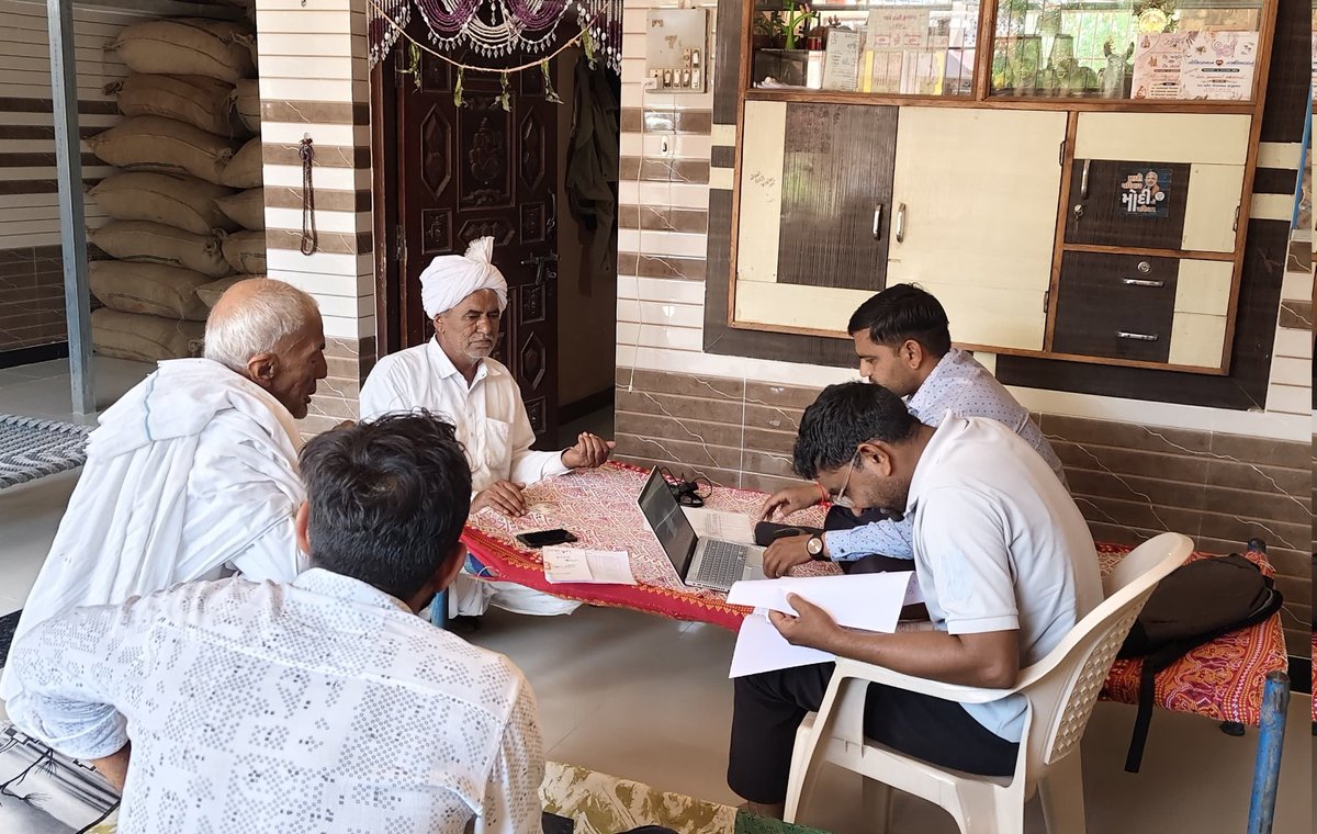 DAOPATAN's tweet photo. આજ રોજ રજા દિવસે પણ પાટણ જીલ્લા નાં ગ્રામસેવક તથા વિસ્તરણ સ્ટાફ દ્વારા વધુમાં વધુ ફાર્મર રજીસ્ટ્રી થાય તે માટે પ્રચાર પ્રસાર અને રજિસ્ટ્રેશન ની કામગીરી કરવામાં આવી રહી છે
@DDO_PATAN @CollectorPatan @InfoPatan https://t.co/bdGPeOhge8