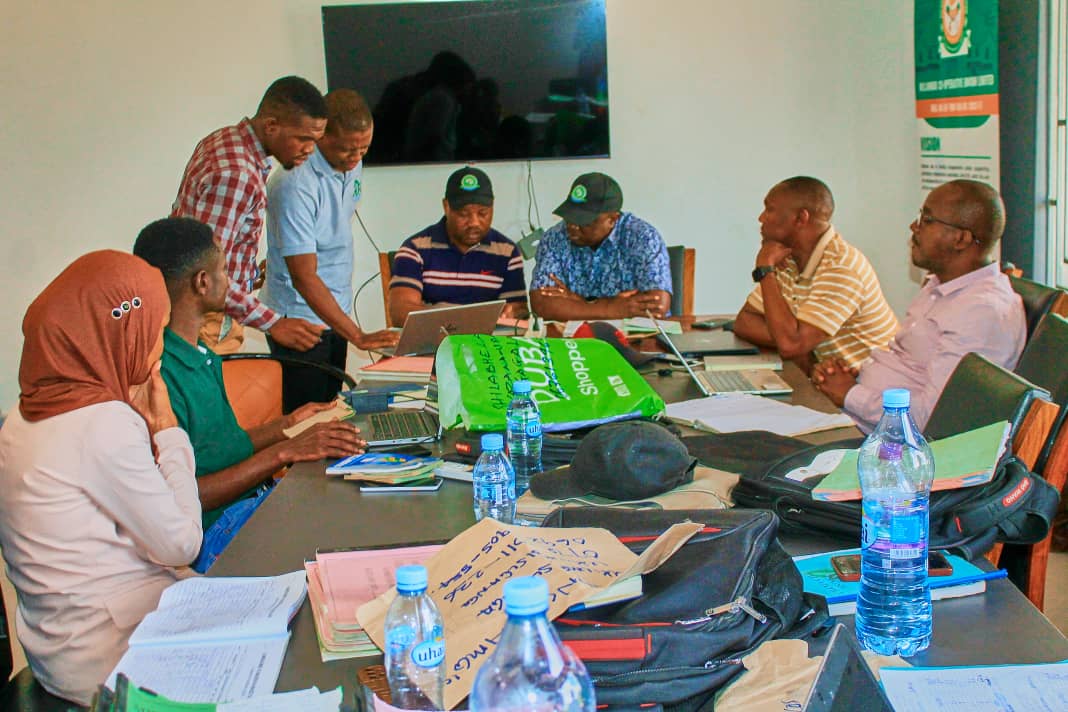 tfra_official's tweet photo. Zoezi la Uhakiki Malipo ya Mbolea za Ruzuku kwa Wakulima wa Tumbaku Tabora larizisha
Tabora, 17 Aprili 2025 https://t.co/zBhnNor0Dl