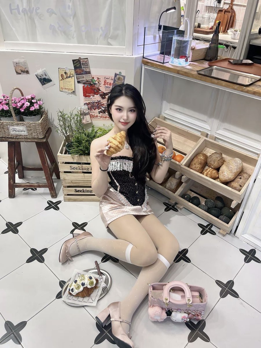 harbinyuepa's tweet photo. 兄弟啊，什么时候能把你的女朋友给我玩玩 https://t.co/sIdCYJIJEr