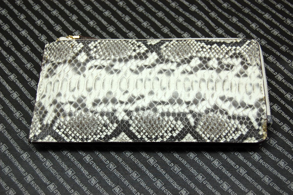 mizunorthern's tweet photo. 新着財布をUpしました🌟

パイソンレザー　カードホルダー＆長札入れ

カード20枚収納出来て、長札も入れられます😍

👉 https://t.co/a95bFaYOa1

#ノーザンワールド #パイソン革 #パイソンレザー #長財布 #python #pythonleather #longwallet #leatherwallet https://t.co/plG0sKPncg