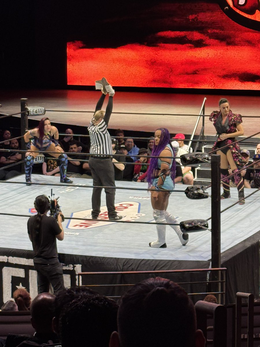 Women’s triple threat title match incoming 

Nina Samuels vs. Rhio vs. Vert Vixen

#PROGRESSVEGAS