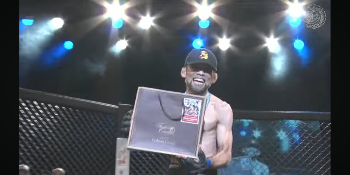 これからキッズキッククラス指導。練習後のご褒美はプロ修斗沖縄大会スポンサー・ファッションキャンディさんのちんすこうショコラ。激ウマ！
プロ修斗沖縄大会では勝利者賞でファッションキャンディさんのお菓子詰め合わせがいただけます。
#THEBLACKBELTJAPAN
<a href="/mobstyles_staff/">MOBSTYLES_official</a> 
<a href="/fashioncandy897/">ファッションキャンディ【公式】沖縄スイーツ</a>