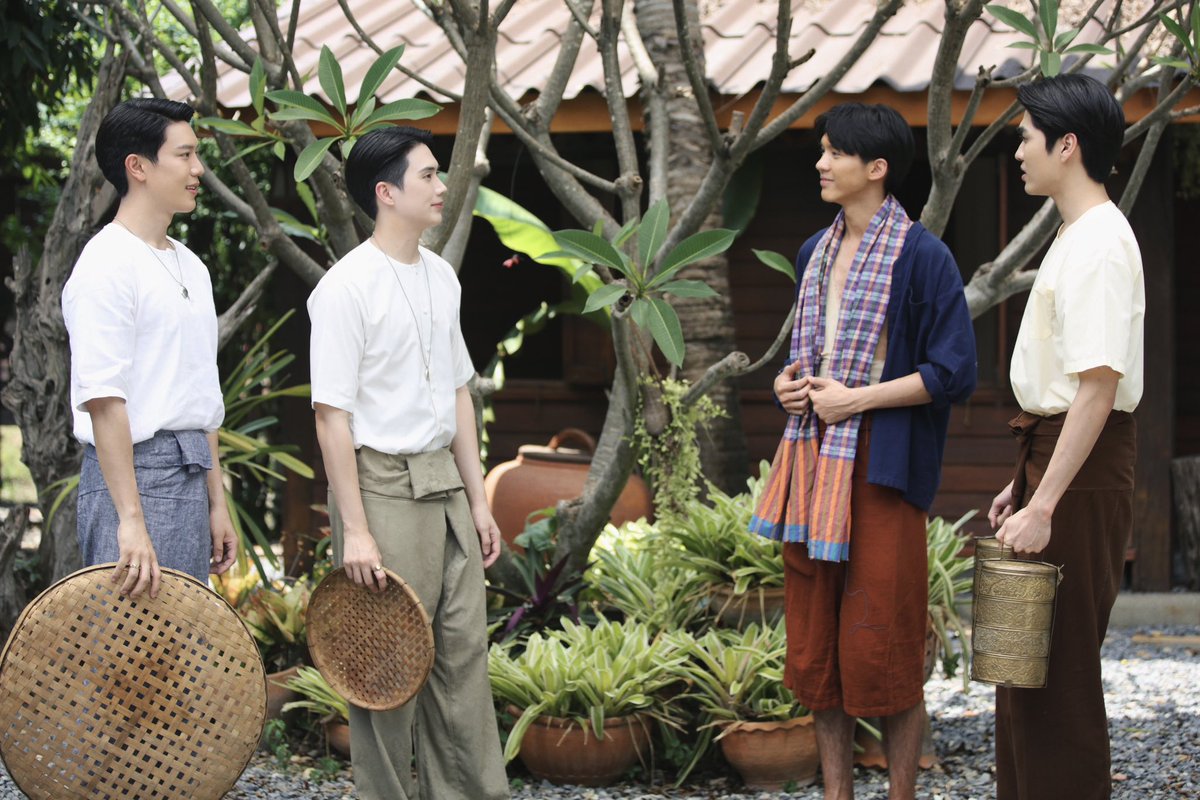 เค้ามากันเป็นคู่ 
ให้มันโสดแค่คนดูเนี่ยแหละค่ะ 😞

#MemoirOfRati
#GMMTV