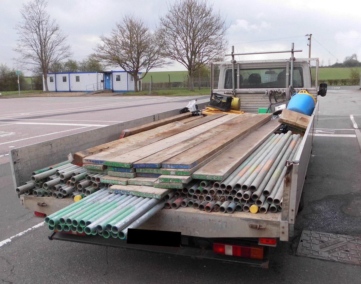 DVSAEnforcement's tweet photo. Seriously Non-Compliant Light Goods Vehicle: Part 1
Dangerous Use❌
Insecure Load❌
Overweight:👇
6️⃣7️⃣% Axle 2
6️⃣2️⃣% Gross Weight
👉Know the Rules & Regs
👉Use some common sense
✅Maintain
✅Keep roads safe
#DVSA #KeepingRoadsSafe #Non-Compliance #Overweight #InsecureLoad https://t.co/EHGuAZA0jT
