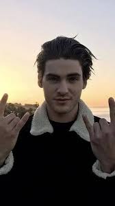 Theo Raeken tweet media