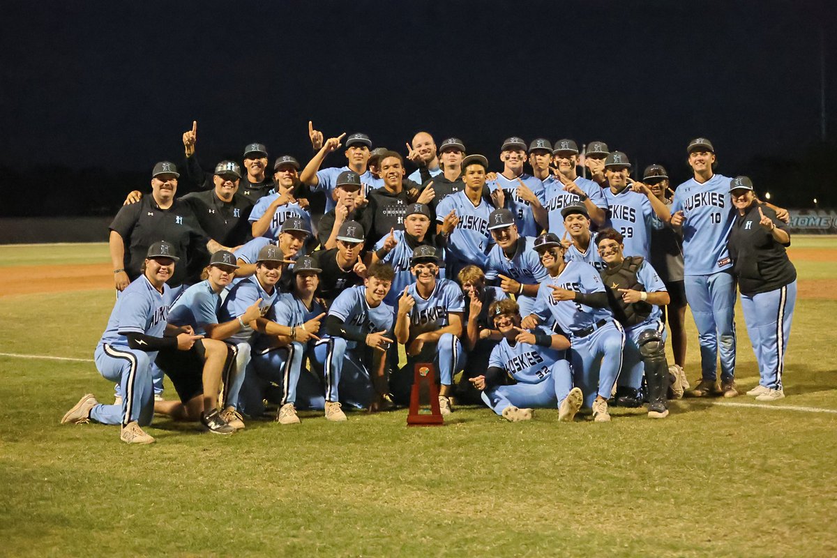HagertySports's tweet photo. B - 7AD3 Champions!! - Final Score: Hagerty 6 Timber Creek 1. https://t.co/8inRZOuaJl
