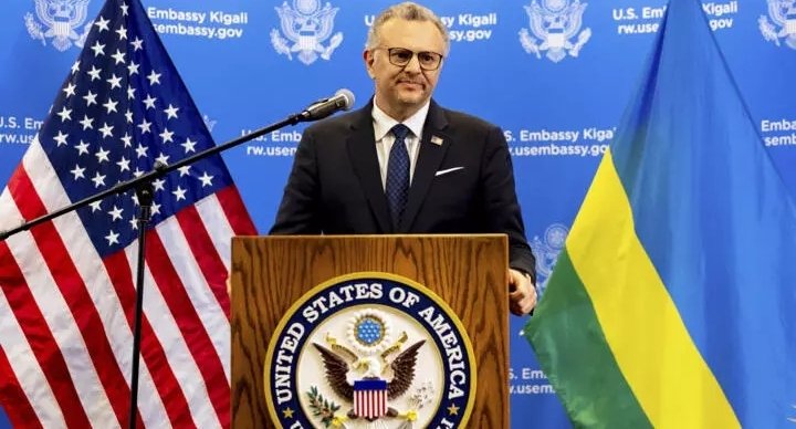 Conflit dans l'est de la RDC: Washington épingle le Rwanda et le M23.
le conseiller principal de Trump vient de faire son point de presse sur sa récente tournée, en RDC, puis Kigali et Kenya, et est à confirmer le soutien militaire du Rwanda aux extraterrestres du M23 et AFC