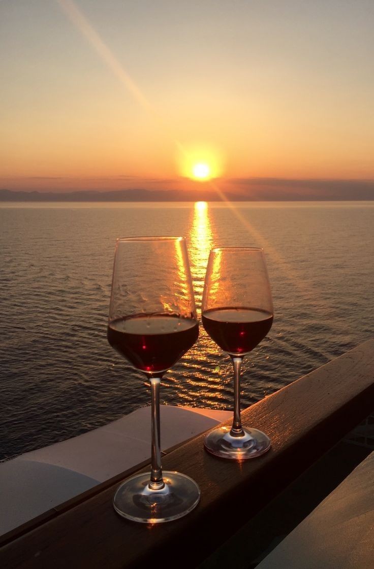 AztecaAri's tweet photo. ❤️🍷 https://t.co/LIvpRzlFFH