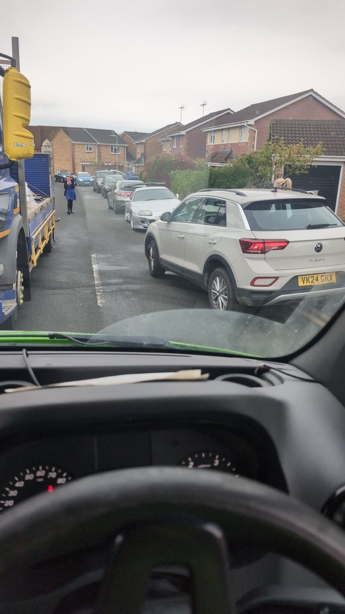 maltloaf_df's tweet photo. @Wickes this guy is doing you no favours. Won't move even though there's plenty of room for him. Just giving everyone the crying face who complains including a nurse who can't get to her call. https://t.co/FYxCKXw39P